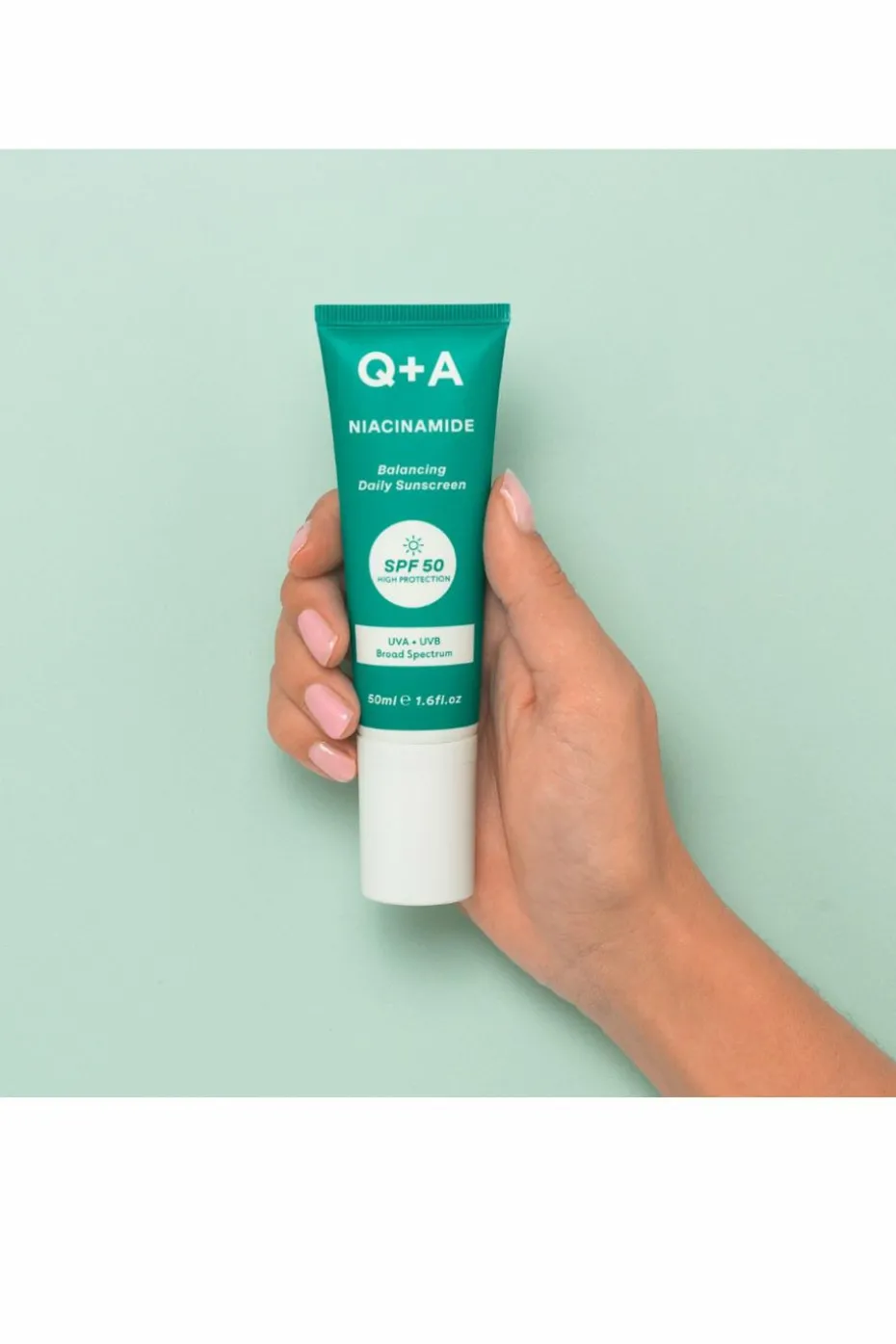 Crème solaire visage équilibrante à la niacinamide SPF50