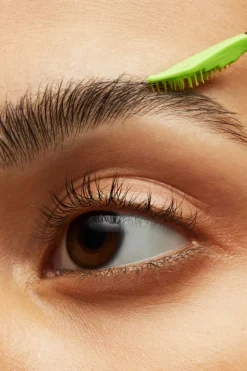 Gel à sourcils fixateur