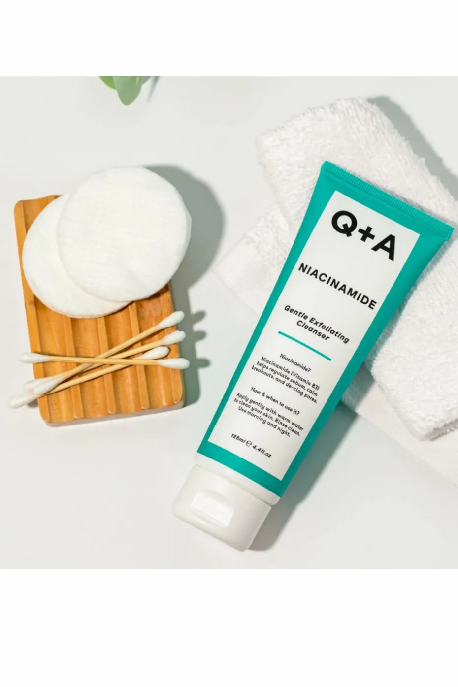 Nettoyant exfoliant doux à la niacinamide